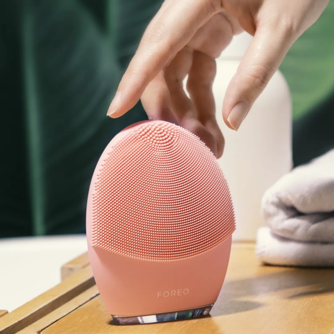 Foreo LUNA 4 Facial Cleansing & Massaging Device